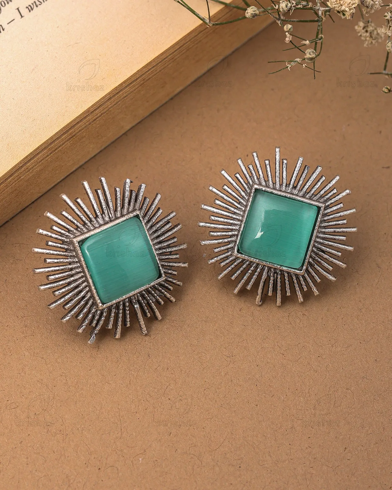 Aditya Stud Earrings - wxo